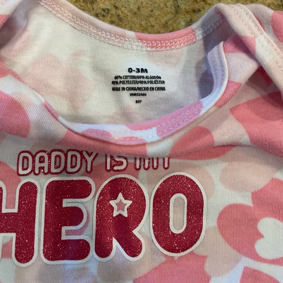 Free! 4-piece 0-3 month old clothing items - Picture 10 of 16